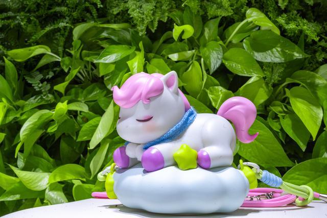 创首发长三角文博会上海老字号展现精彩设计瓦利棋牌手提灯笼、冰箱贴…马年豫园灯会文