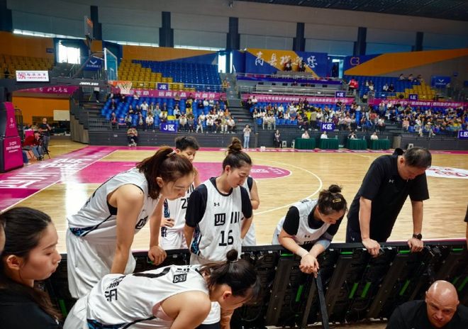 38分大胜武汉 进决赛战江苏冲4连冠瓦利棋牌全锦赛：韩旭8中7四川女篮(图3)