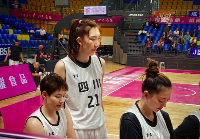 38分大胜武汉 进决赛战江苏冲4连冠瓦利棋牌全锦赛：韩旭8中7四川女篮(图4)