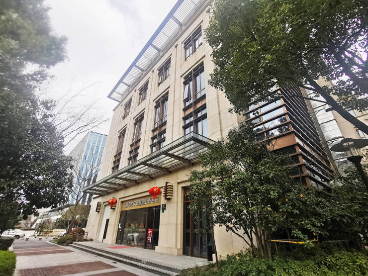 验生态园分院医养结合安全趣味养老两不误瓦力棋牌2025上海安馨连锁养老新体(图2)