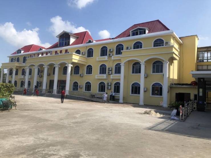 验生态园分院医养结合安全趣味养老两不误瓦力棋牌2025上海安馨连锁养老新体(图3)